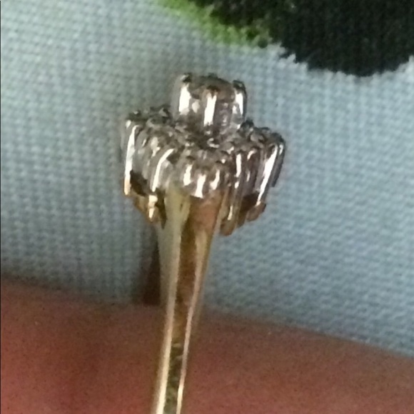 10k gold diamond ring. - Picture 7 of 16